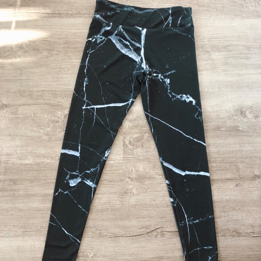 Black marble leggings